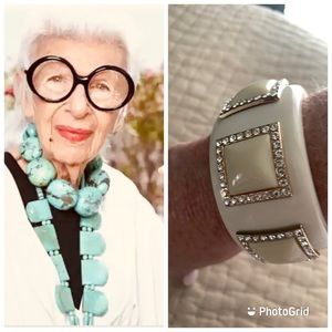 BEAUTIFUL BRACELET W/FREE HOOP EARRINGS